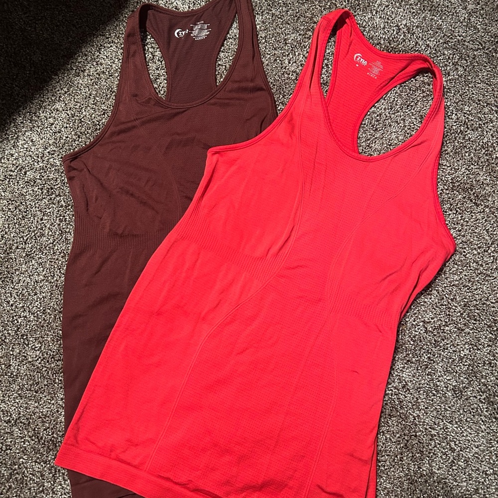 Zyia compression tanks